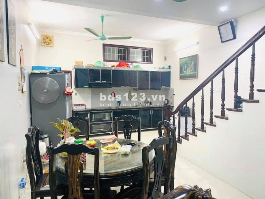 Nhà đẹp phố Hoàng Cầu, diện tích 55m2, 15m ra ô tô, 2 mặt ngõ, tặng full nội thất, giá 7.5 tỷ