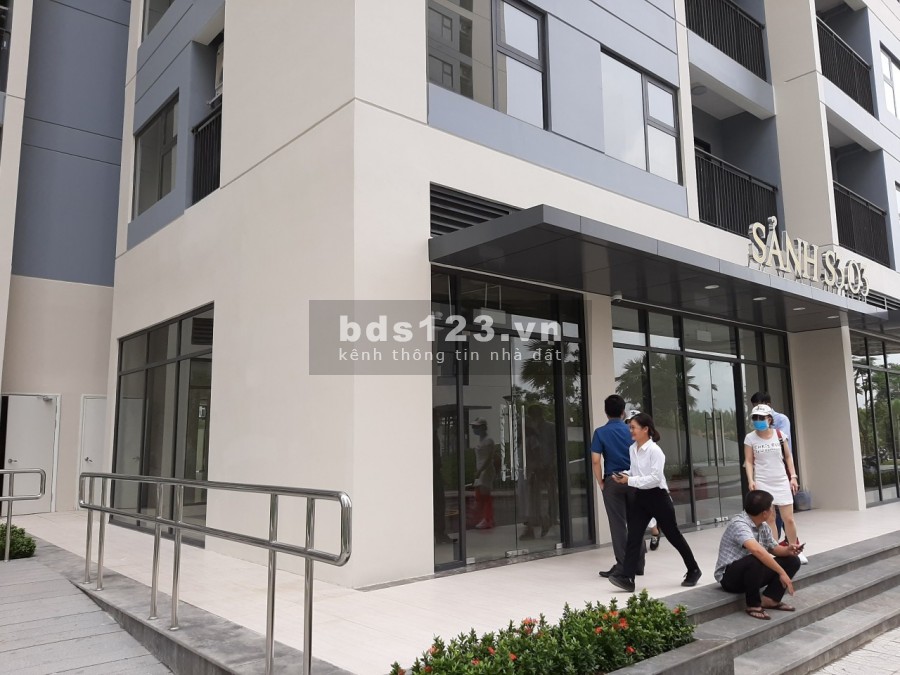 Bán gấp Shophouse mt Vinhomes Grand Park dt 100m2, lh 0912 598 058 xem nhà ngay
