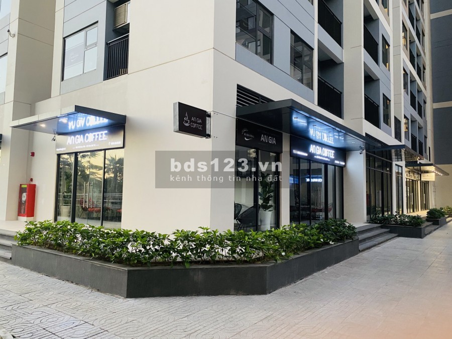 Bán gấp Shophouse mt Vinhomes Grand Park dt 100m2, lh 0912 598 058 xem nhà ngay