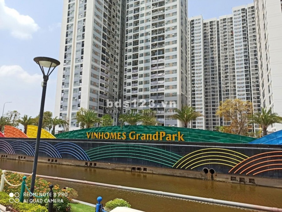 Bán gấp Shophouse mt Vinhomes Grand Park dt 100m2, lh 0912 598 058 xem nhà ngay