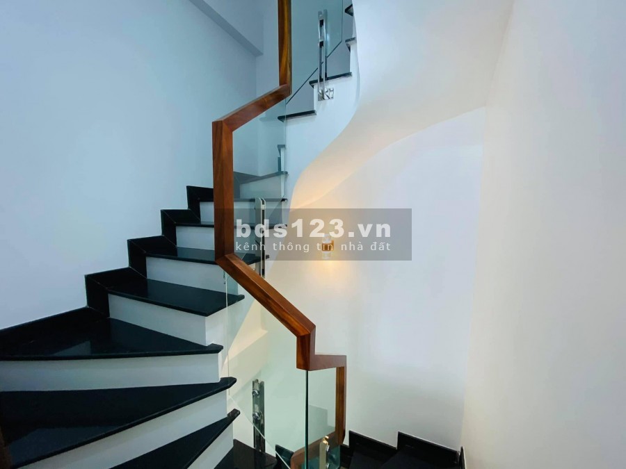 Bán nhà Trường Chính, khu dân cư an ninh yên tĩnh, liên hệ: 092.234.6363