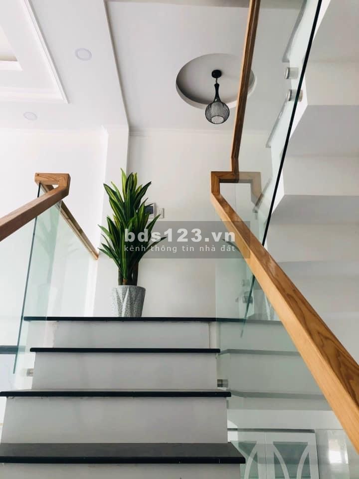 Nhà Phố One Palace 2 ven sông 4 tầng, 4PN4WC giá 4,8 tỷ gần Cầu Phú Long