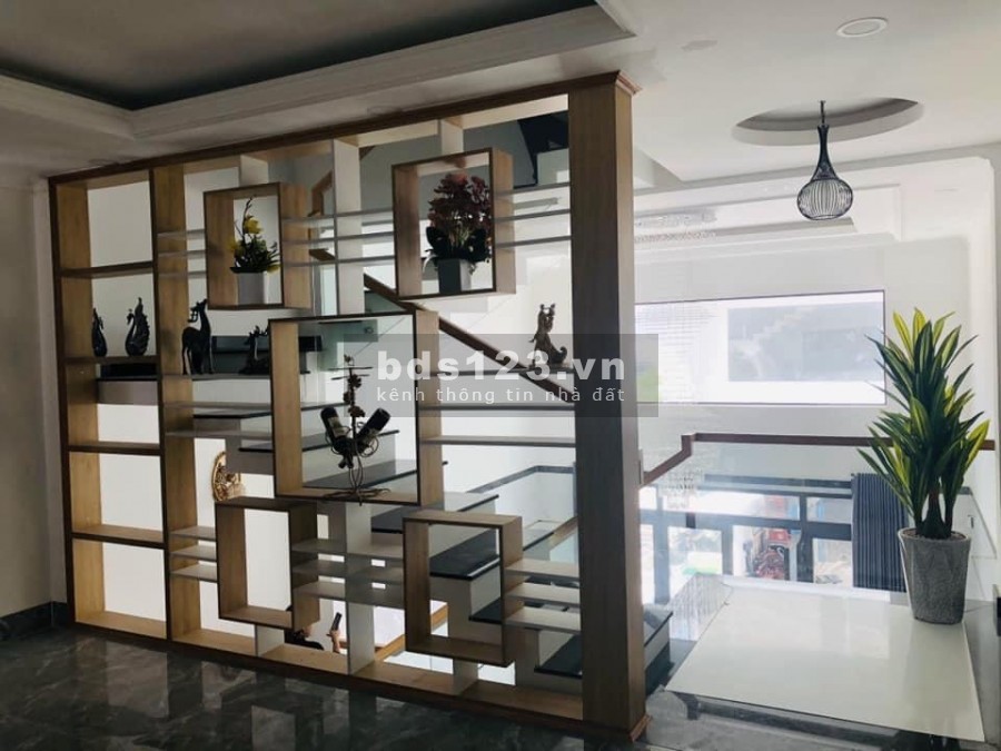 Nhà Phố One Palace 2 ven sông 4 tầng, 4PN4WC giá 4,8 tỷ gần Cầu Phú Long