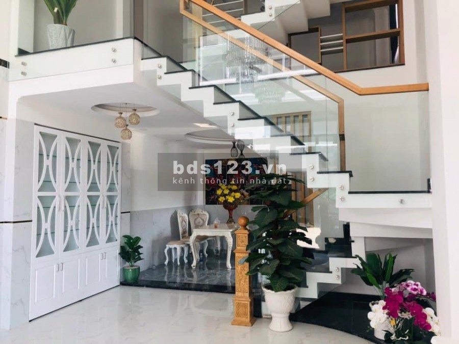 Nhà Phố One Palace 2 ven sông 4 tầng, 4PN4WC giá 4,8 tỷ gần Cầu Phú Long