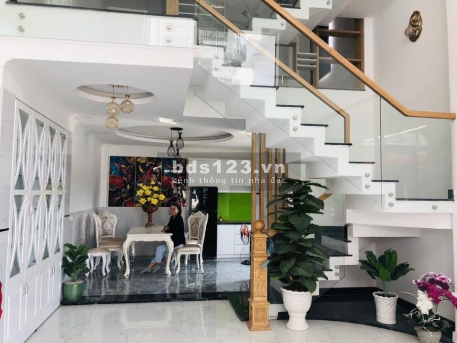 Nhà Phố One Palace 2 ven sông 4 tầng, 4PN4WC giá 4,8 tỷ gần Cầu Phú Long