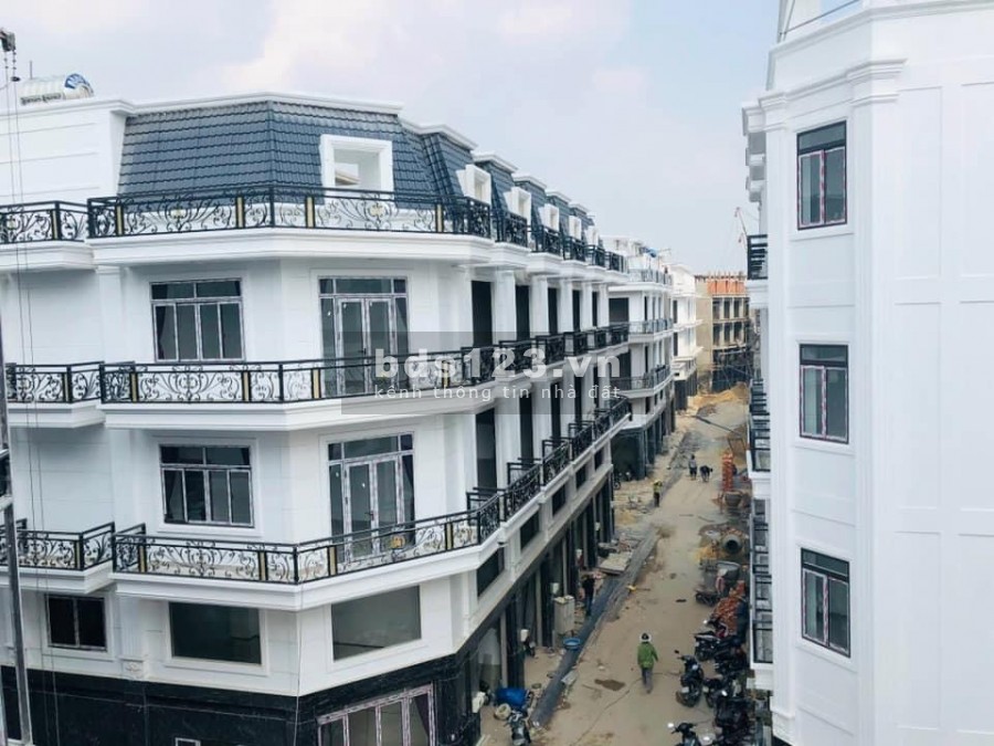 Nhà Phố One Palace 2 ven sông 4 tầng, 4PN4WC giá 4,8 tỷ gần Cầu Phú Long