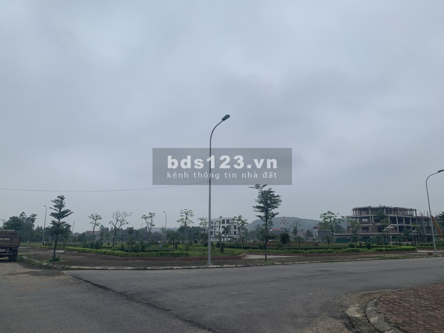 Bán lô á hậu 97.5m2 đường 21.5m view hồ điều hoà 3.3ha giá chỉ 1T3xx