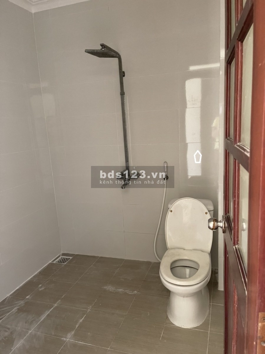 Nhà Lê Lăng, diện tích sử dụng 3,5x22, trệt, gác đúc, 3 phòng ngủ, 8tr