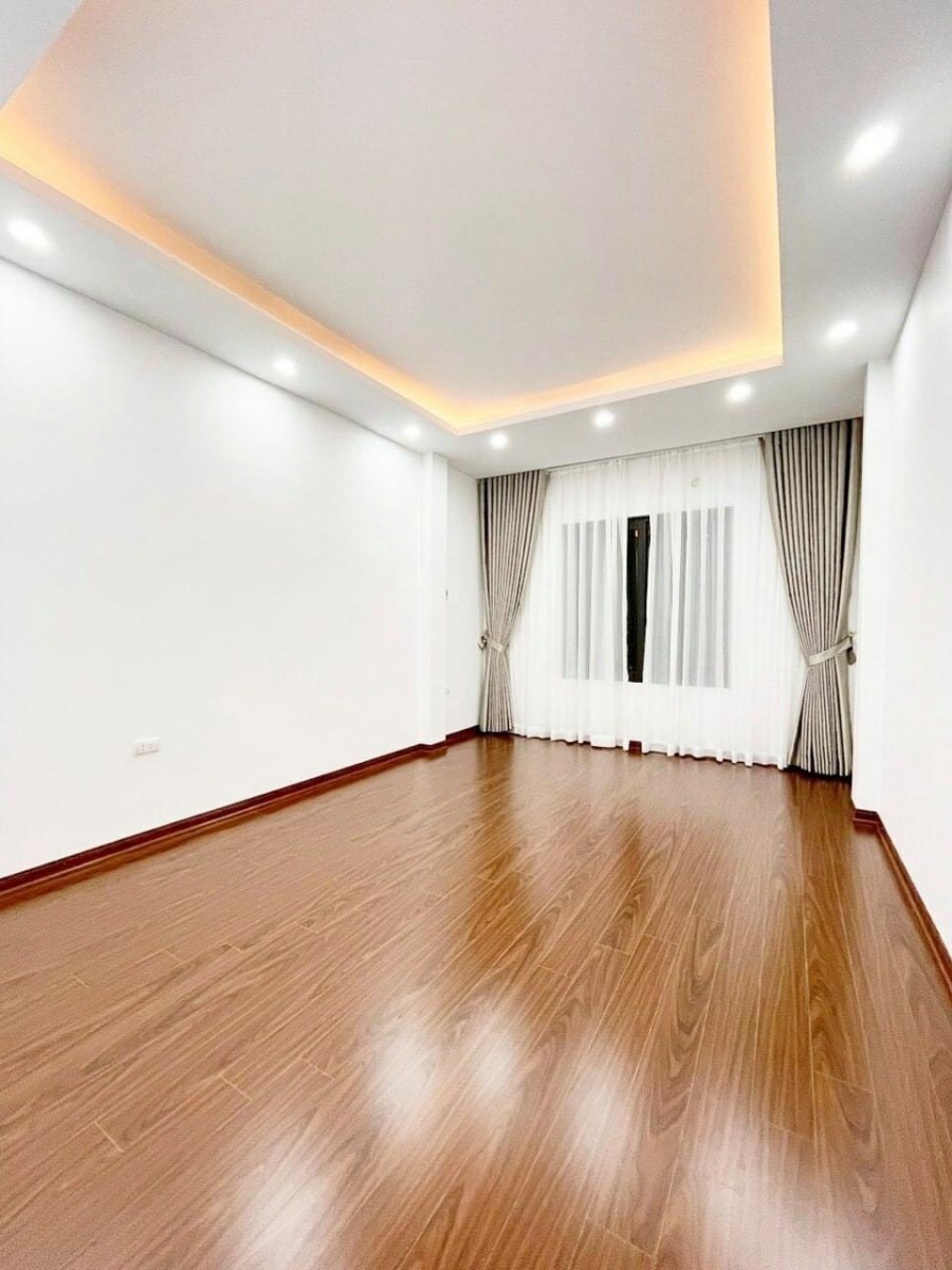Bán Nhà Lô Góc Mai Anh Tuấn, Hoàng Cầu DT 52m2, 5T, MT 4.8m, Ô tô, Nhỉnh 9 Tỷ.