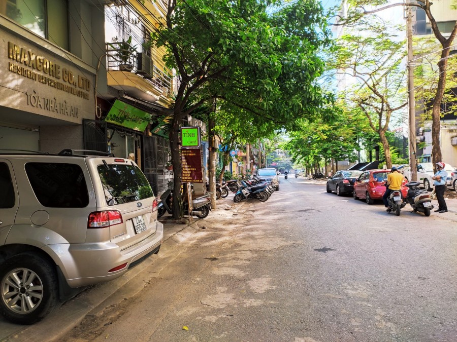 Bán Nhà Phố Đỗ Quang gara ô tô diện tích 106m2, mt 8m, 7 tầng thang máy giá 22.7 Tỷ.