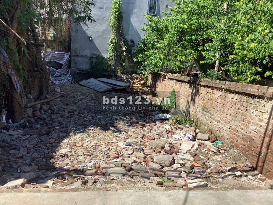 Cần bán lô đất Sài Đồng 5.7m, ô tô 7 chỗ vào nhà. mt 4.6m, gần Aeon, sổ đỏ