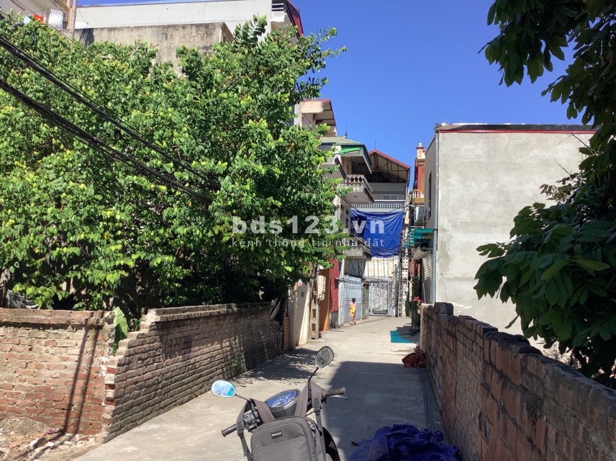 Cần bán lô đất Sài Đồng 5.7m, ô tô 7 chỗ vào nhà. mt 4.6m, gần Aeon, sổ đỏ