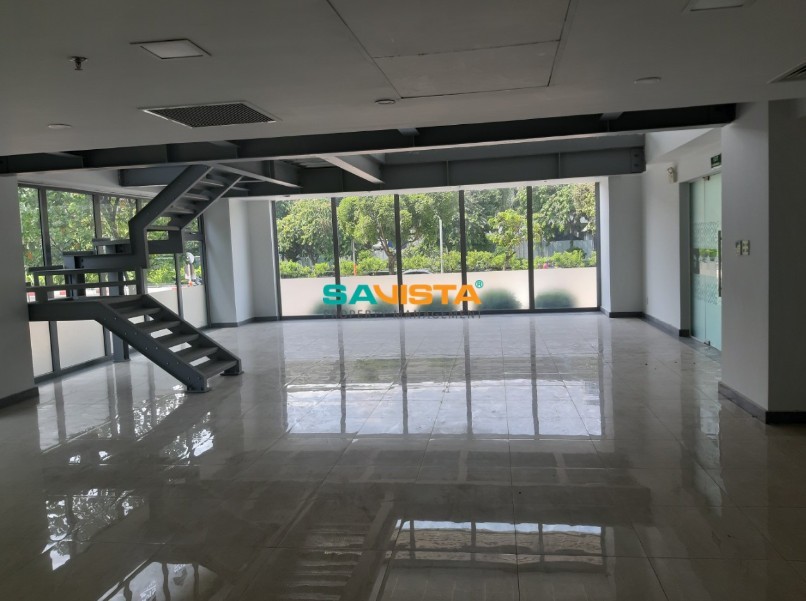 Cho thuê mặt bằng làm VP hoặc KD MT Điện Biên Phủ ngay cầu Sài Gòn sàn vuông vứt, mặt kính