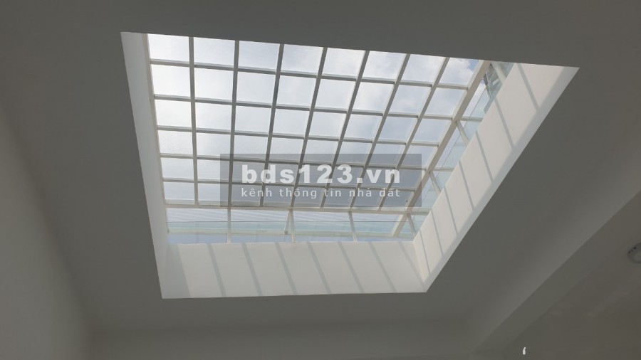 Nhà Lê Thúc Hoạch, 2 lầu, sân thượng, 4 phòng ngủ, nhà mới 100%