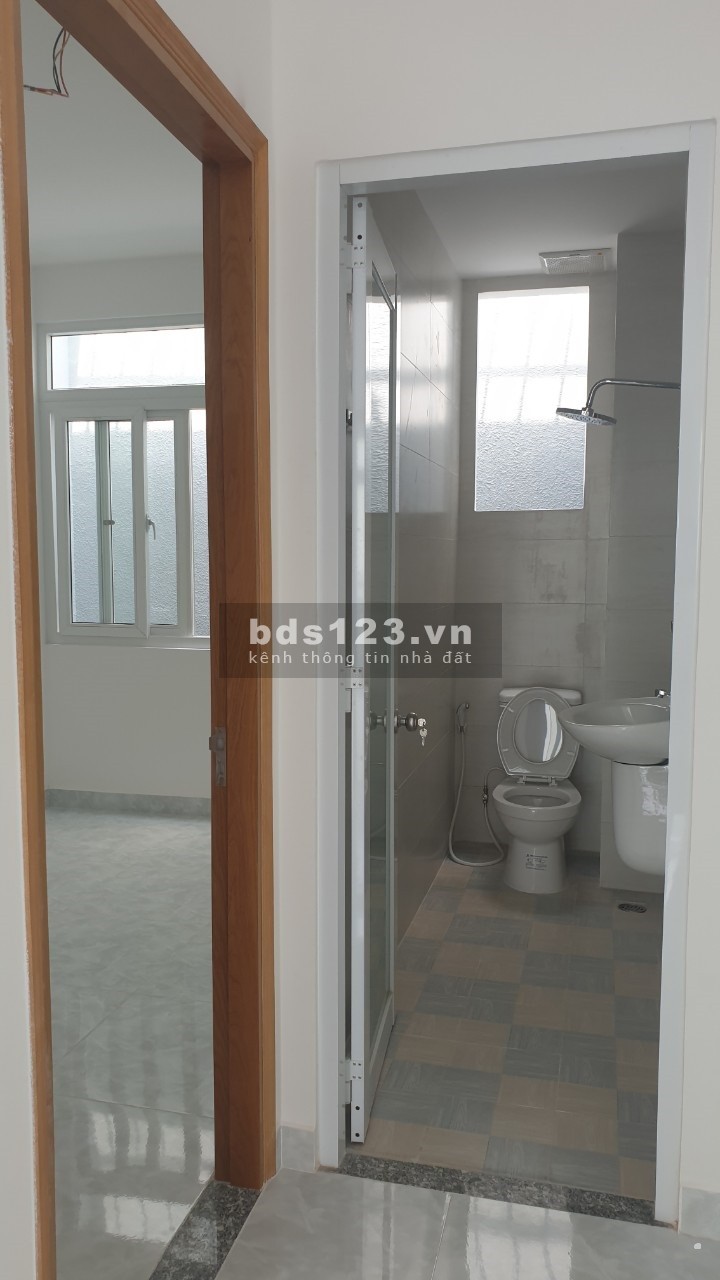 Nhà Lê Thúc Hoạch, 2 lầu, sân thượng, 4 phòng ngủ, nhà mới 100%