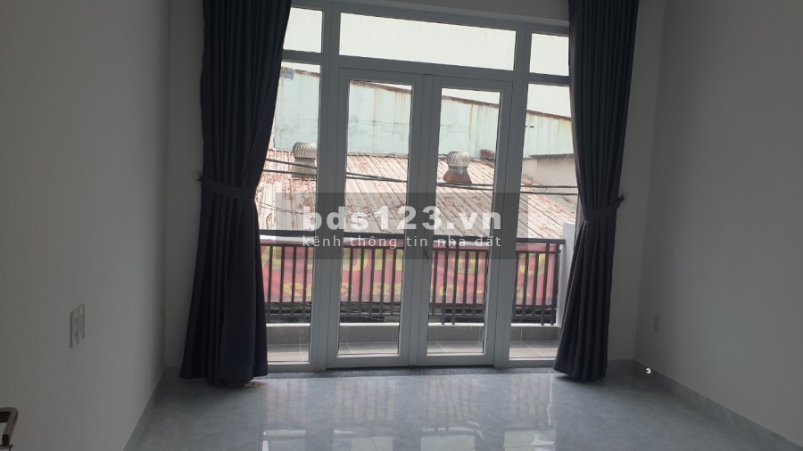 Nhà Lê Thúc Hoạch, 2 lầu, sân thượng, 4 phòng ngủ, nhà mới 100%