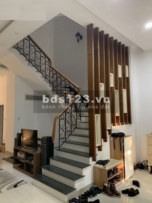 Cho thuê nguyên căn Villa 8x20m trệt 2 lầu 6PN Bình An QUẬN 2