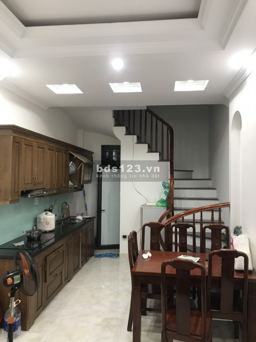 Bán gấp nhà ngõ 2 Ngọc Thụy diện tích 32m2 xây mới 5 tầng, giá bán 3.2 tỷ