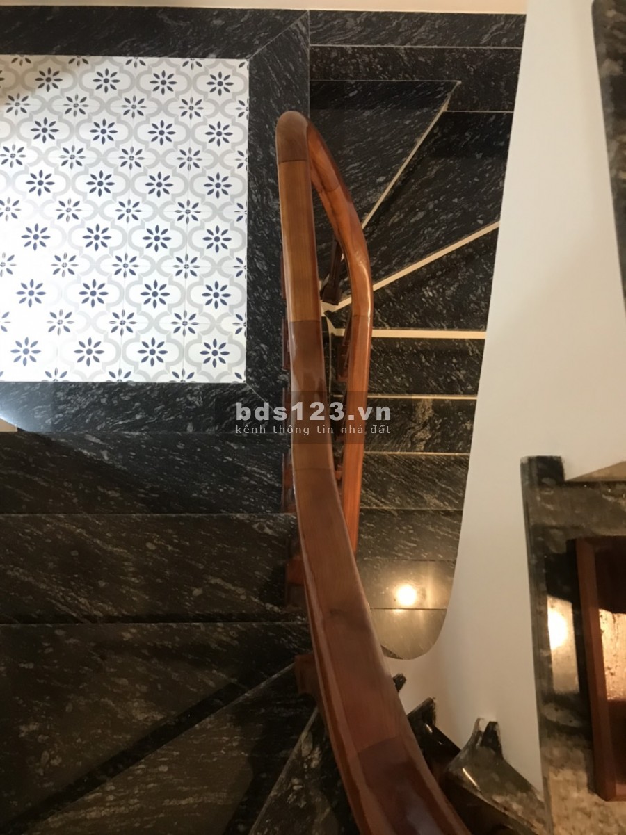 Bán gấp nhà ngõ 2 Ngọc Thụy diện tích 32m2 xây mới 5 tầng, giá bán 3.2 tỷ