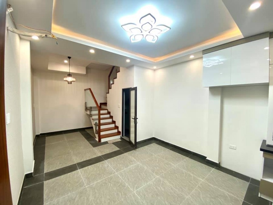 Nhà đẹp trong mùa dịch mới cứng, lô góc ô tô đỗ cửa, nhà rộng thoáng vô cùng