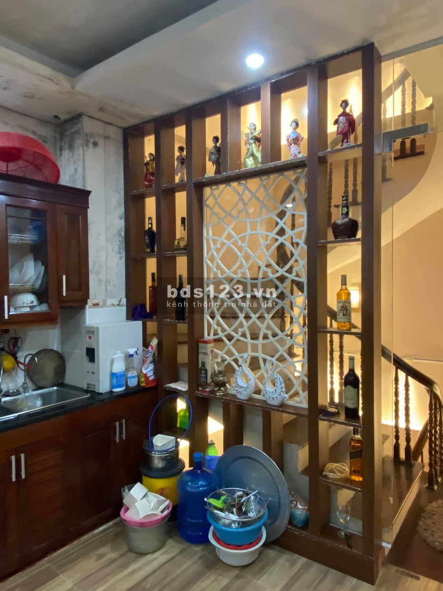 Bán nhà Lãng Yên, Hai Bà Trưng, Oto đỗ trước cửa, vỉa hè 2 bên rộng 40m, 6 tầng, giá 6,2 tỷ