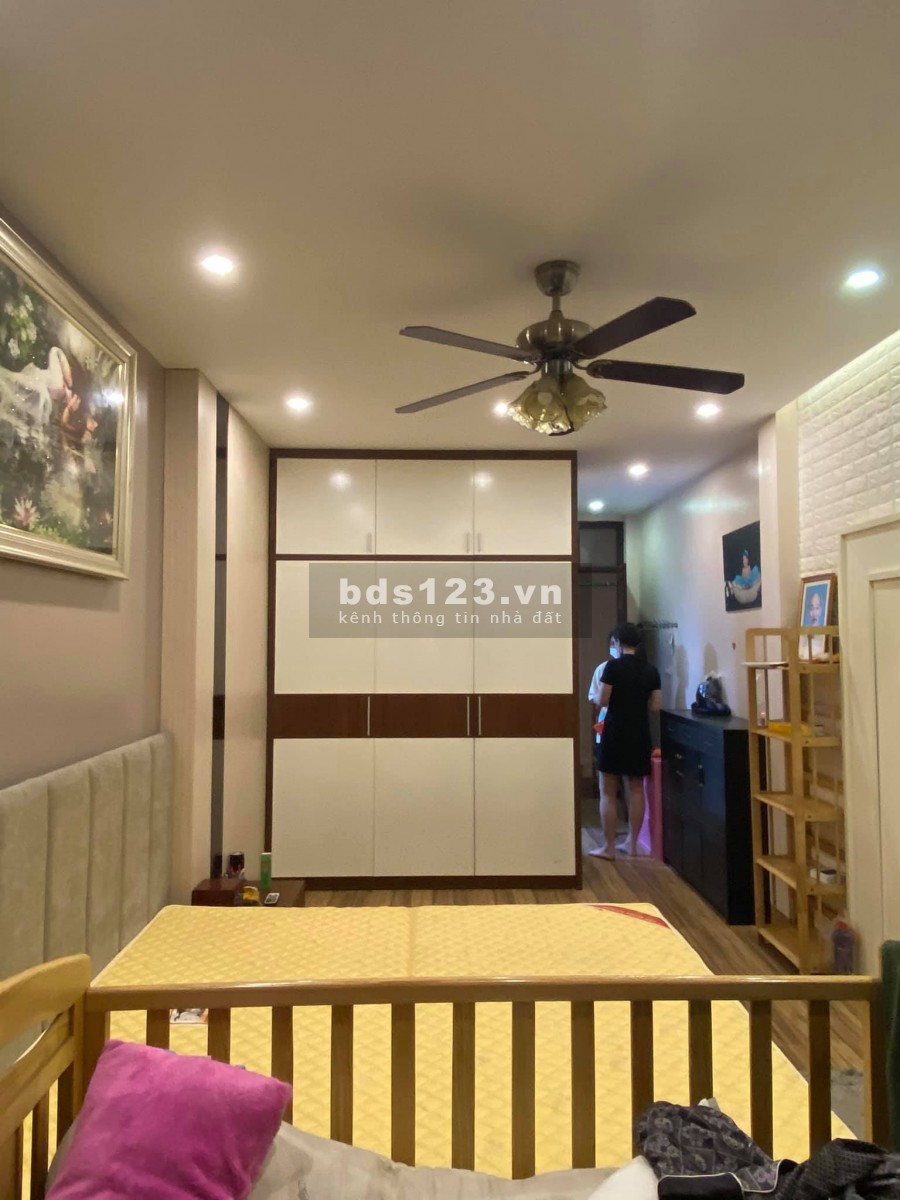 Bán nhà Lãng Yên, Hai Bà Trưng, Oto đỗ trước cửa, vỉa hè 2 bên rộng 40m, 6 tầng, giá 6,2 tỷ