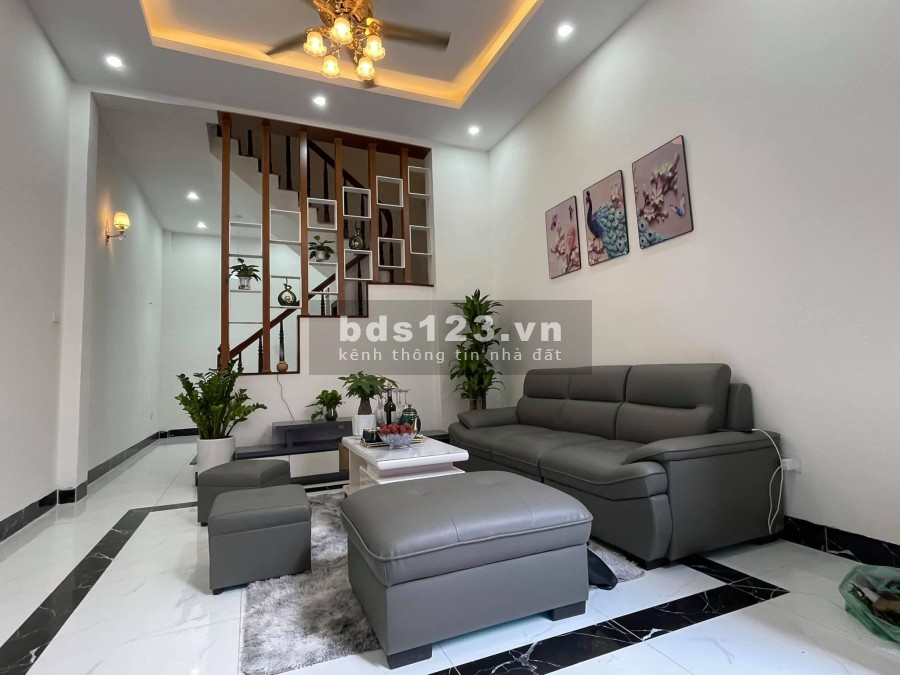 Nhà hiếm Nguyễn Ngọc Vũ, Cầu Giấy, ô tô đỗ cửa, dt 40m2, 4 tầng, giá 3,8 tỷ