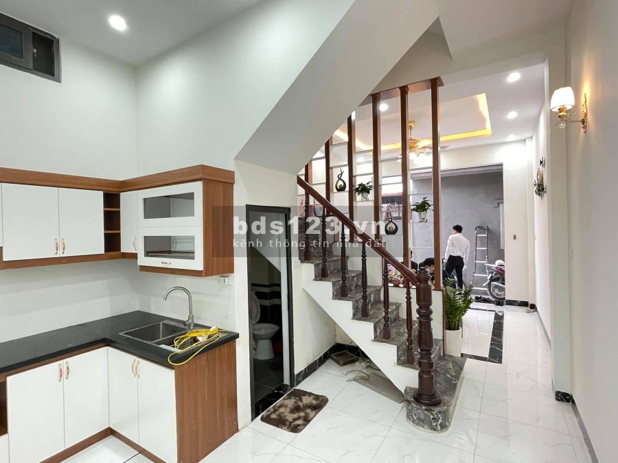 Nhà hiếm Nguyễn Ngọc Vũ, Cầu Giấy, ô tô đỗ cửa, dt 40m2, 4 tầng, giá 3,8 tỷ