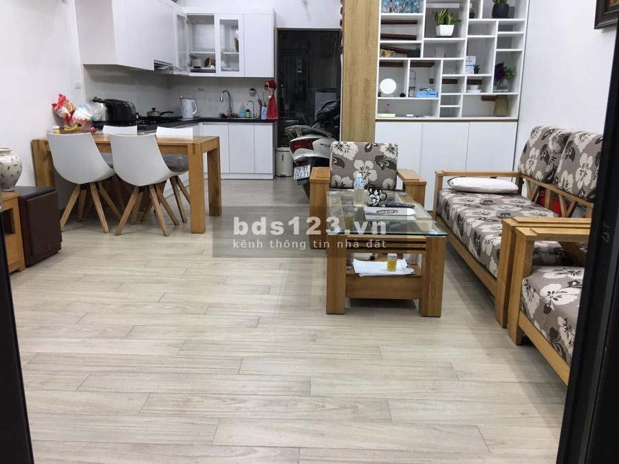 Bán gấp nhà Phố Trạm, Ngõ oto tránh 38m2 nhà 4 tầng giá 3.5 tỷ.