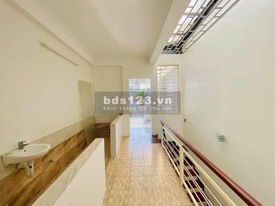 Bán nhà 4 tầng đúc đẹp mê li, khu dân cư đông đúc, lh 0904601503