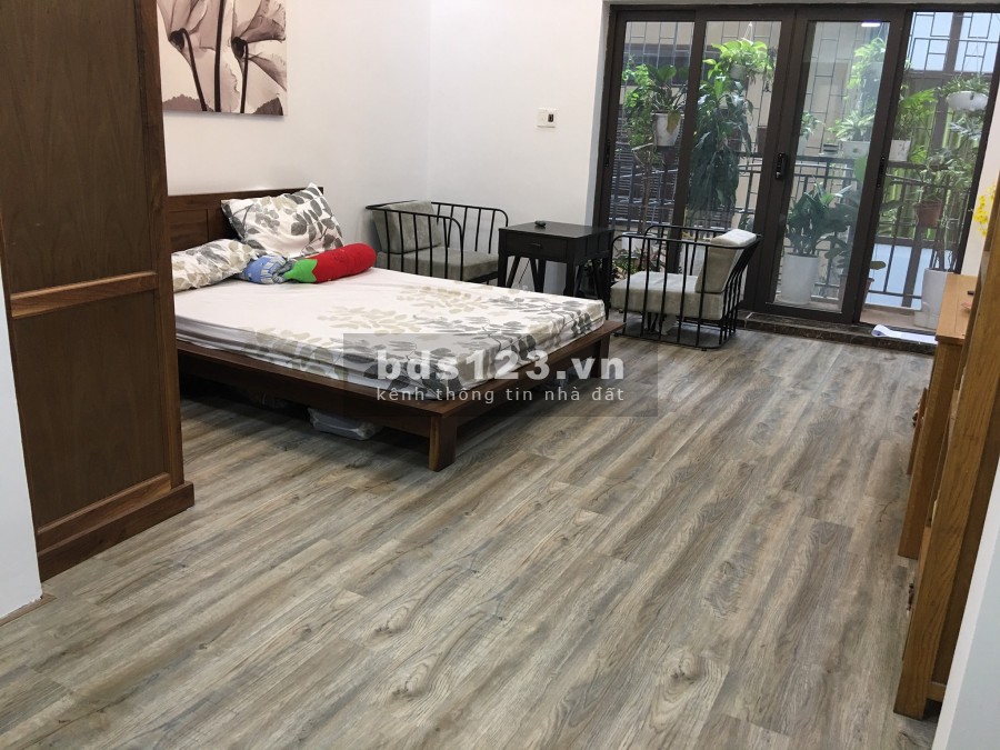 Bán gấp nhà Phố Trạm, Ngõ oto tránh 38m2 nhà 4 tầng giá 3.5 tỷ.