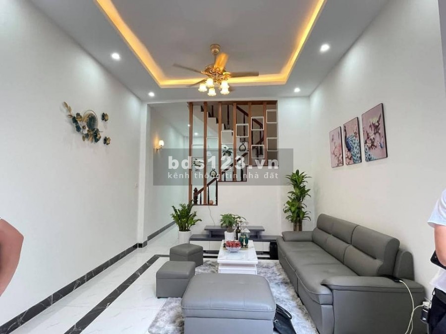 Bán nhà mặt ngõ phố Nguyễn Ngọc Vũ, diện tích 34m2 , mặt tiền 4m, oto đỗ cửa.
