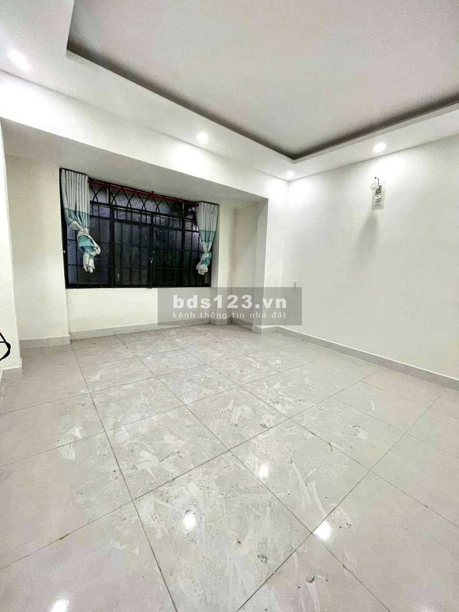 Trần Đình Xu Quận 1 xe hơi đỗ cửa cách 2 căn ra mặt tiền, lh 0362592754