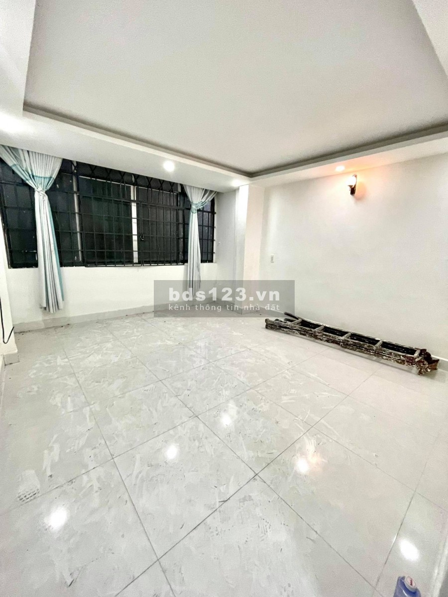 Trần Đình Xu Quận 1 xe hơi đỗ cửa cách 2 căn ra mặt tiền, lh 0362592754
