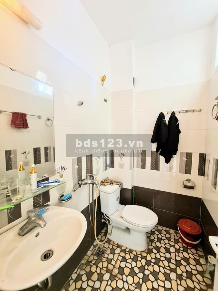 Chỉ 29 tỷ có ngay nhà 5 tầng phố Định Công chỉ 10m, ô tô tránh, tặng nội thất cơ bản