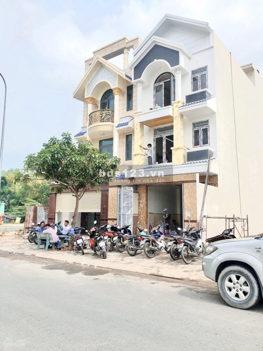 Bán lô góc 2 mặt tiền 108m2 (6x18m) gần Siêu Thị Coopmart, cách Aeomall 10 phút