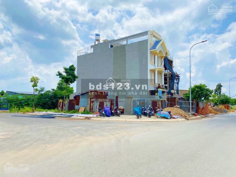 Bán lô góc 2 mặt tiền 108m2 (6x18m) gần Siêu Thị Coopmart, cách Aeomall 10 phút