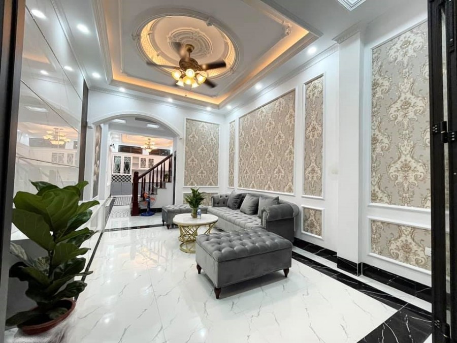 Nhà quận Thanh Xuân Nội thất đẳng cấp Tiện ích. DT: 55 m2, 4T, Giá chỉ 5 tỷ 3
