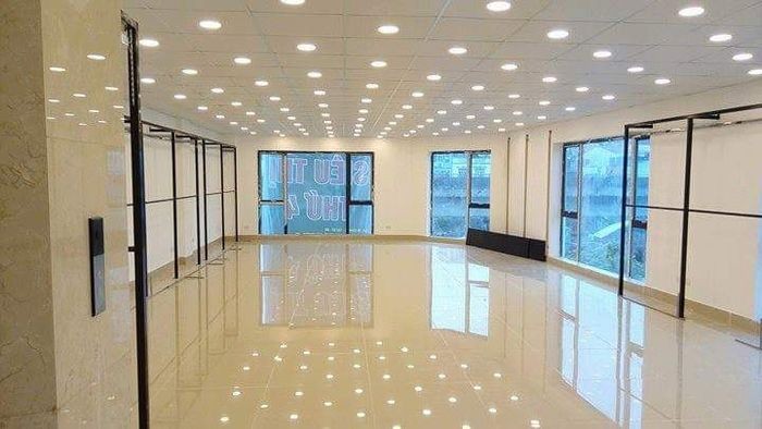 Bán nhà phố Thái Hà. Lô góc, thang máy, thông sàn, cho thuê 1.5 tỷ/năm. giá. 34 tỷ