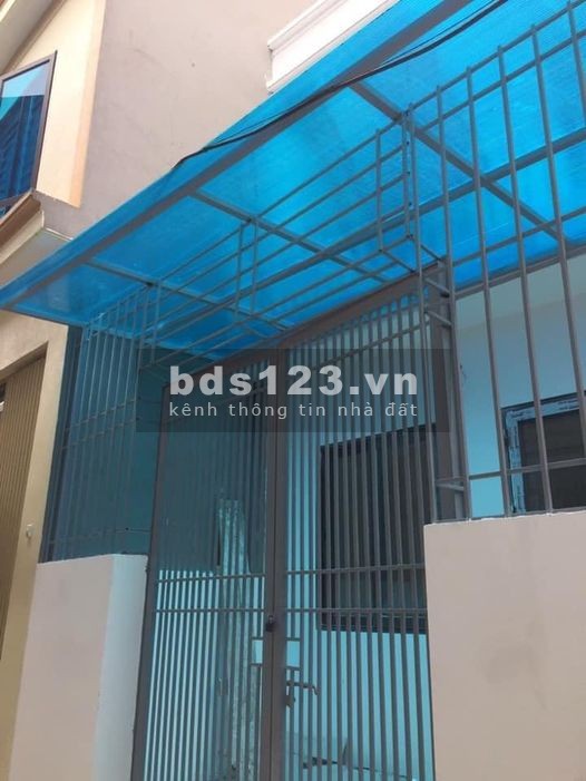Bán nhà C4 ngay đầu làng Cửu Việt, Gia Lâm 48m2 đường oto vào giá hơn 2 tỷ. LH 0983253436
