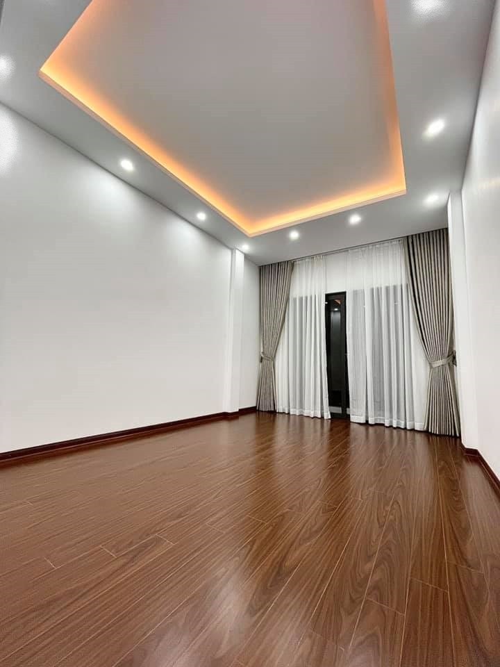 Nhà quận Thanh Xuân Nội thất đẳng cấp Tiện ích. DT: 55 m2, 4T, Giá chỉ 5 tỷ 3