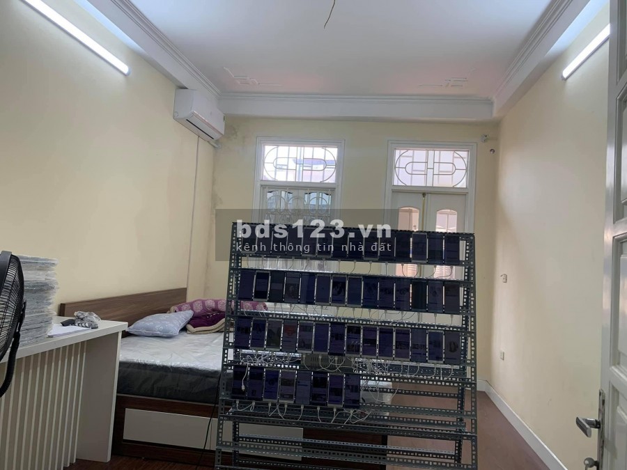 Bán nhà đường Láng, kinh doanh, ô tô đỗ cách 10m, DT 35m x 5 tầng, giá 3,75 tỷ