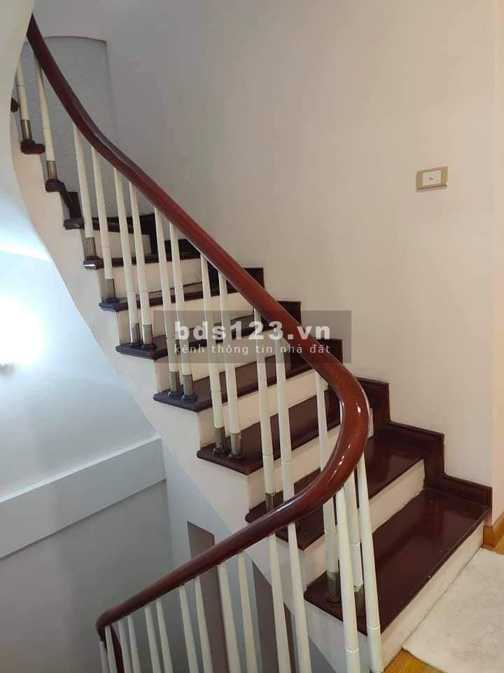 Nhà phố Lê Hồng Phong, Hà Đông, dt 32m2, hàng hiếm, một bước ra chợ