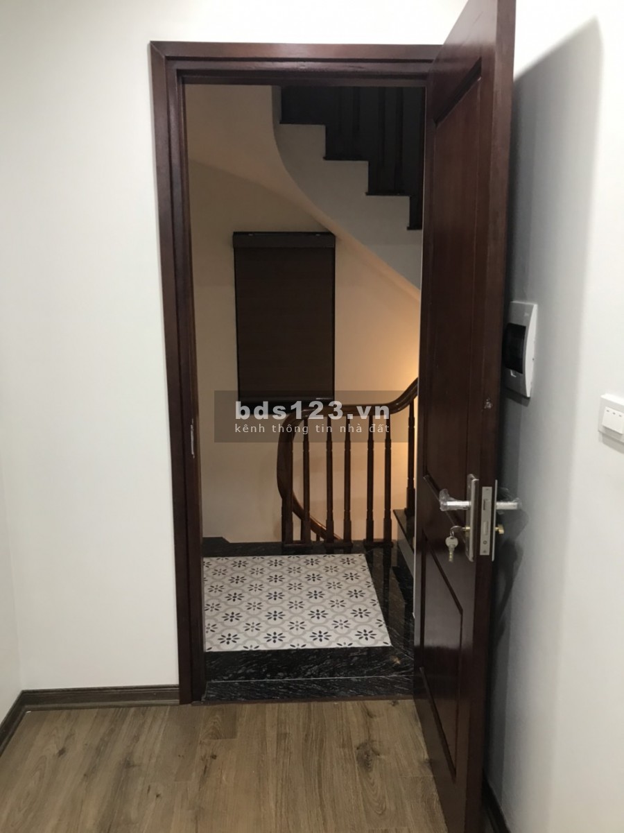 Bán gấp nhà ngõ 2 Ngọc Thụy diện tích 32m2 xây mới 5 tầng, giá bán 3.2 tỷ