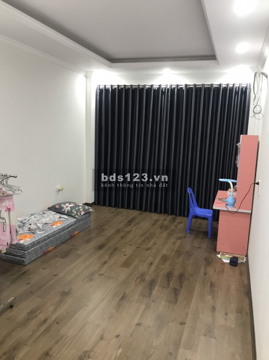 Bán gấp nhà ngõ 2 Ngọc Thụy diện tích 32m2 xây mới 5 tầng, giá bán 3.2 tỷ