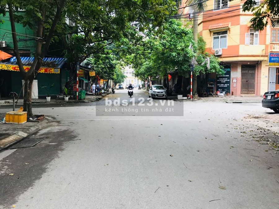 Bán gấp nhà Phố Trạm, Ngõ oto tránh 38m2 nhà 4 tầng giá 3.5 tỷ.