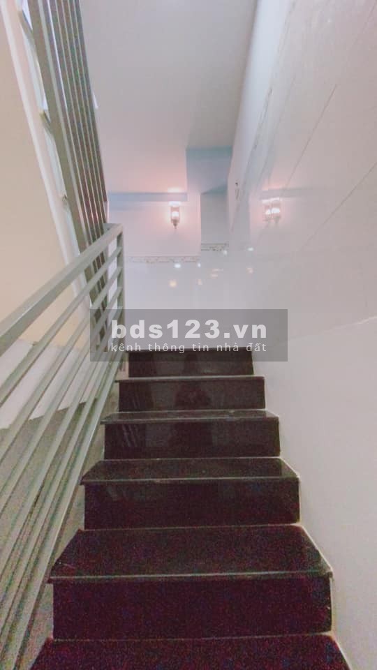 Âu cơ diện tích 40m2, đường Khuông Việt, 4 tầng, 3 pn, nhà đẹp ở ngay