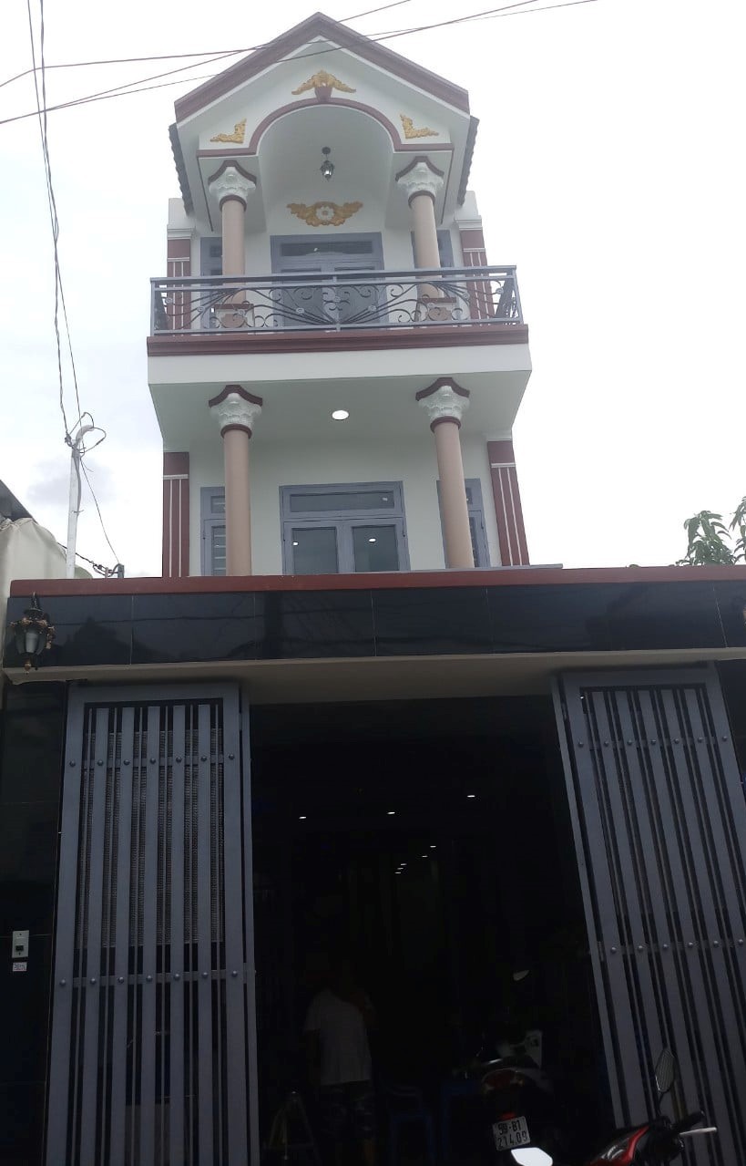 Bán gấp nhà Nguyễn Ảnh Thủ, Hiệp Thành Quận 12, DT 70m2 3 tầng chỉ 5 tỷ thương lượng.