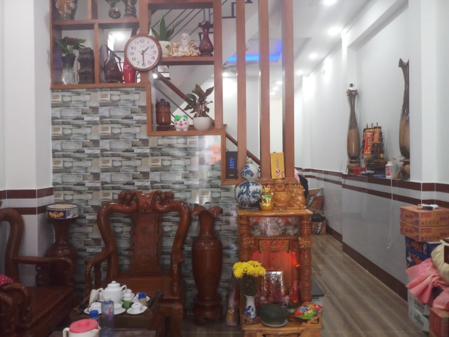 Bán gấp nhà Nguyễn Ảnh Thủ, Hiệp Thành Quận 12, DT 70m2 3 tầng chỉ 5 tỷ thương lượng.