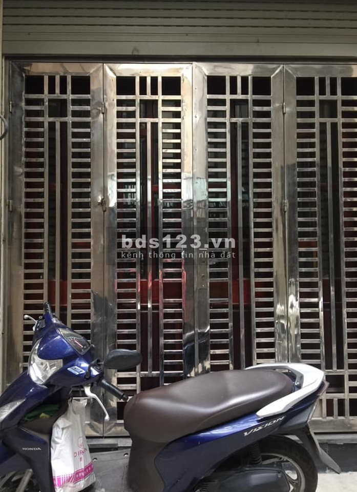 Bán nhà ngõ ba gác phố Quan Nhân, diện tích: 42 m2 giá 3,9 tỷ